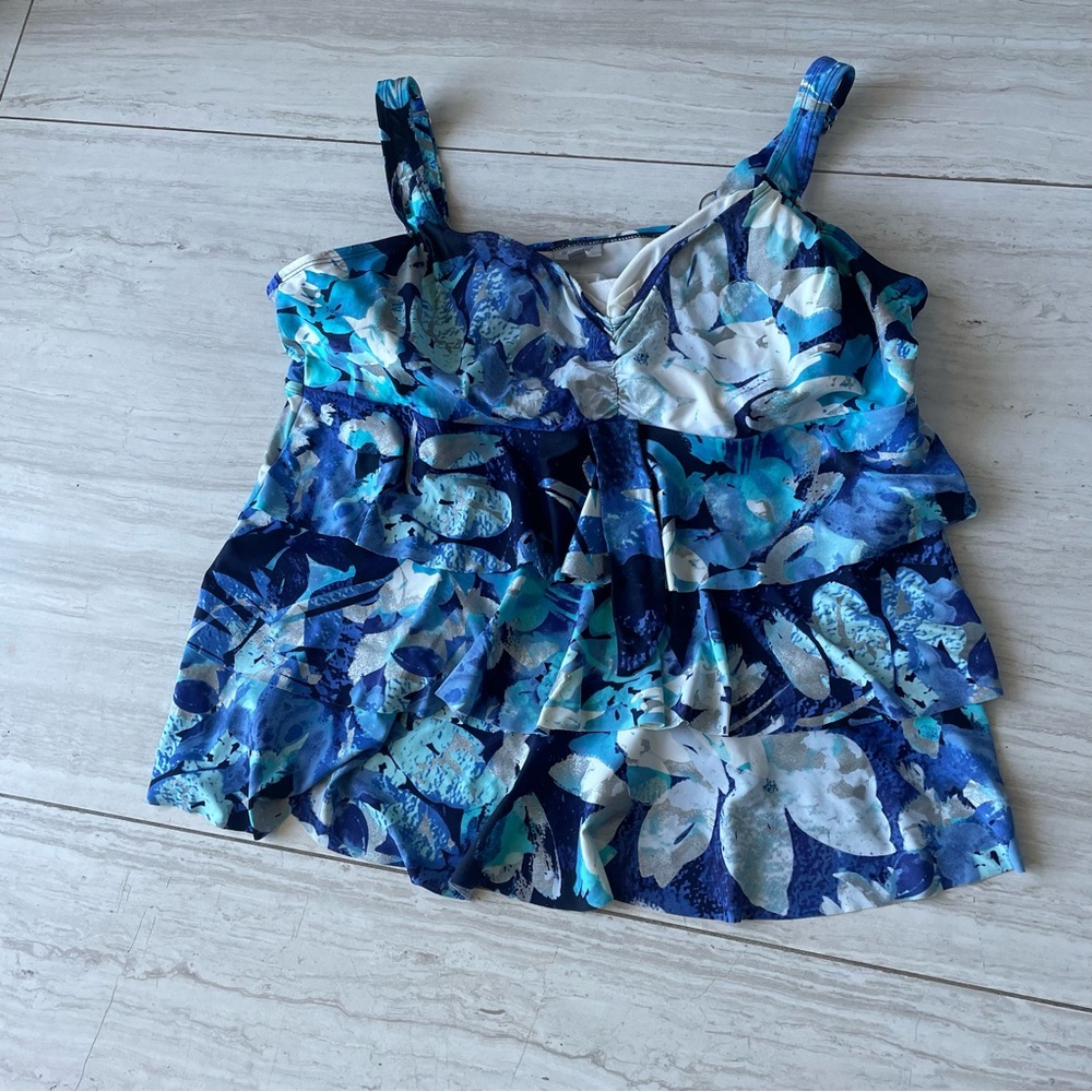 Avenue Blue & White Tiered Plus Size Swim Top 22W - Picture 7 of 7